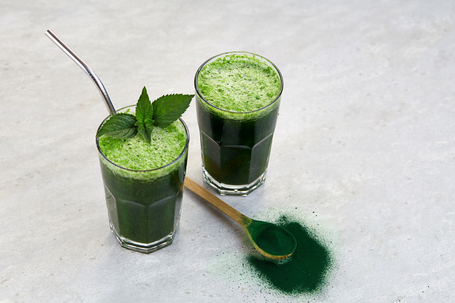 Green smoothies with chlorella
